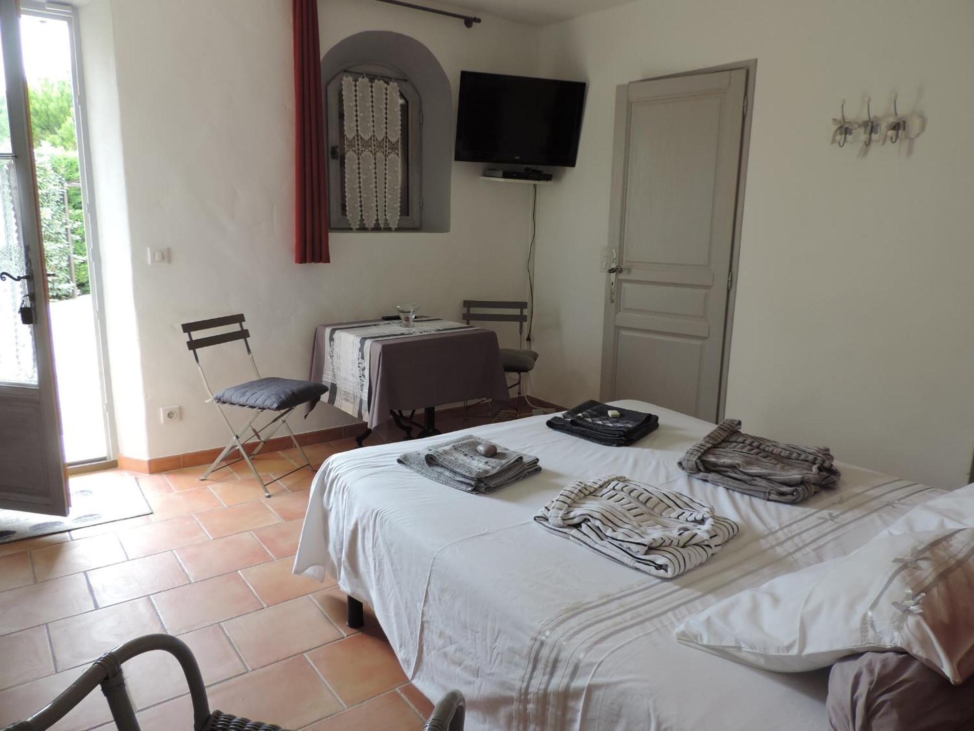 Chambre 2 Pers, Cuisine D'Ete Le Fare Tchanque Parking Gratuit Sur Place Cavaillon Exterior foto