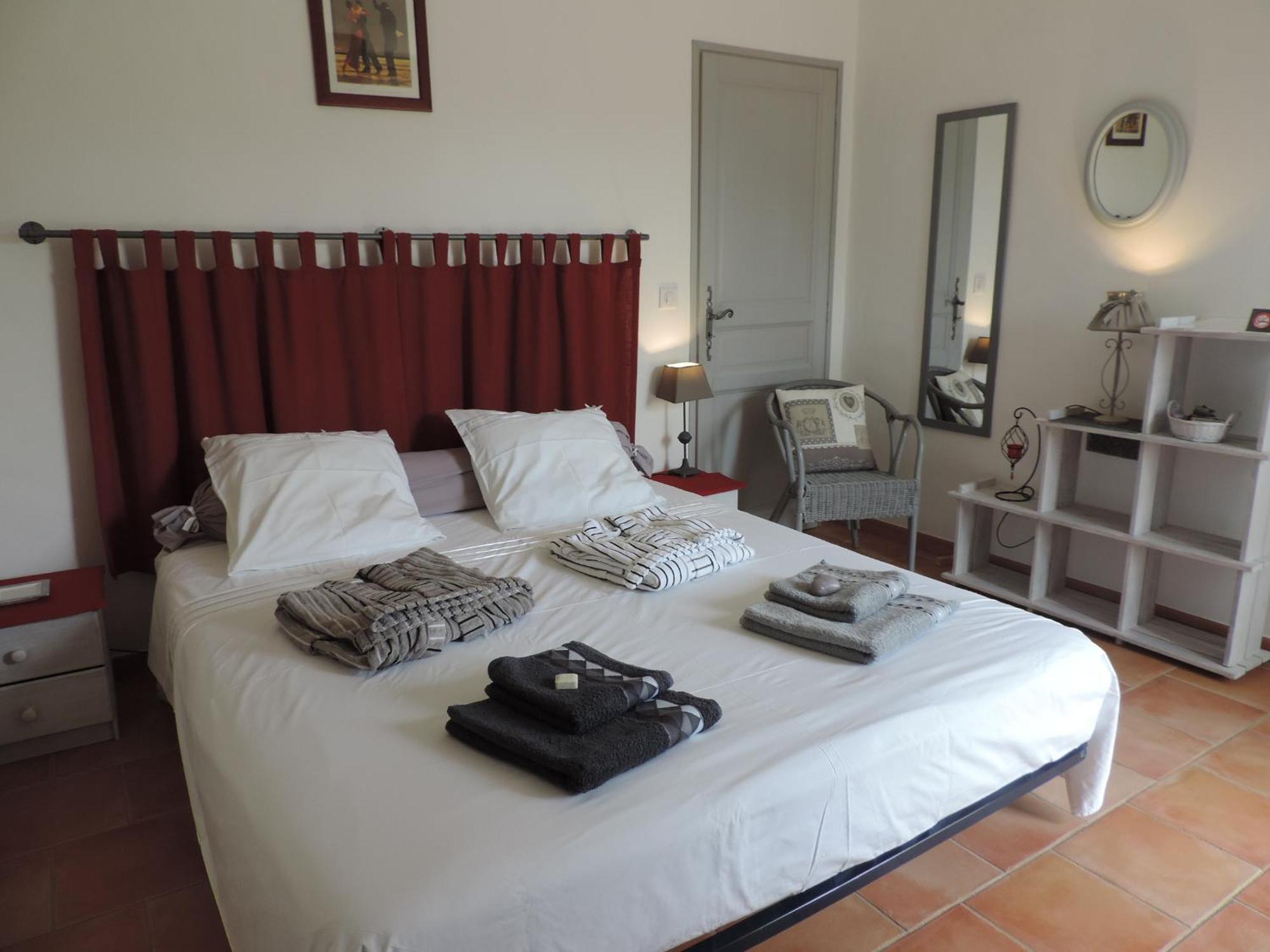 Chambre 2 Pers, Cuisine D'Ete Le Fare Tchanque Parking Gratuit Sur Place Cavaillon Exterior foto