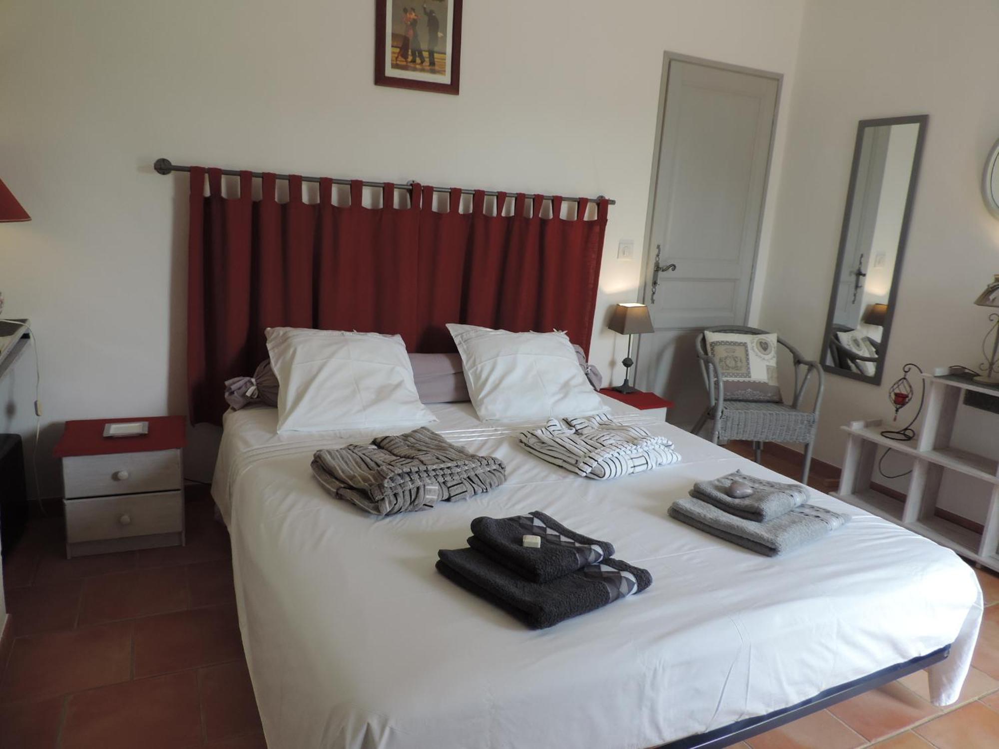 Chambre 2 Pers, Cuisine D'Ete Le Fare Tchanque Parking Gratuit Sur Place Cavaillon Exterior foto